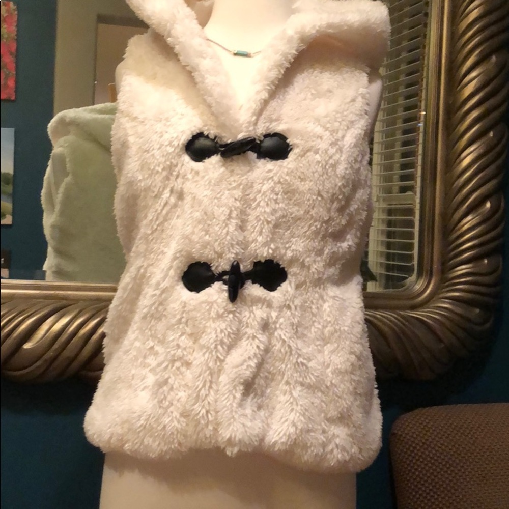 White fluffy vest by Love Culture